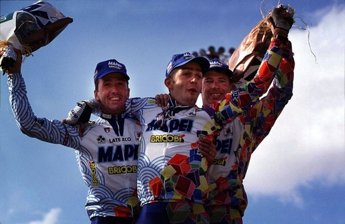 Parijs-Roubaix: Andrea tafi (2e) Franco Ballerini(winnaar) en Wilfried Peeters (3e). foto Cor Vos©10998